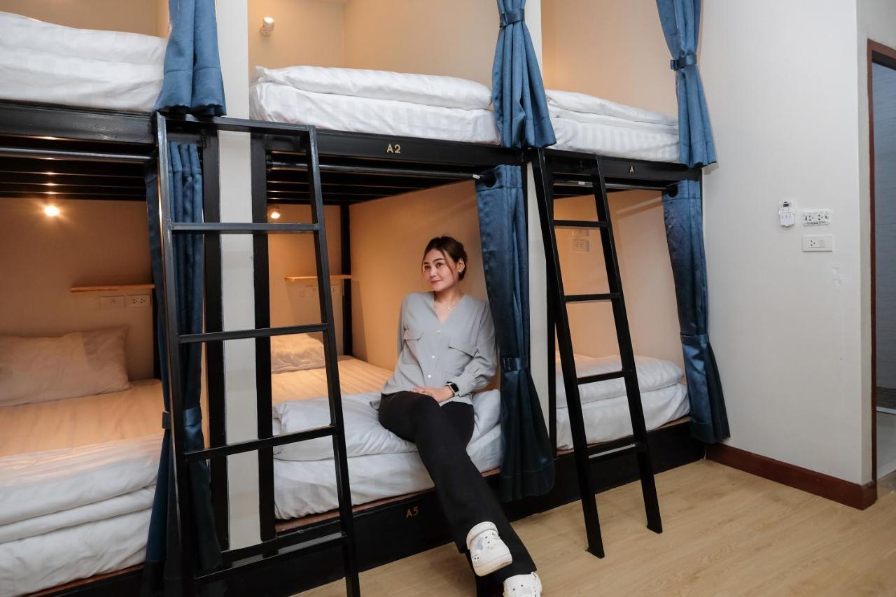 Delta 9 Hostel Банкок Екстериор снимка